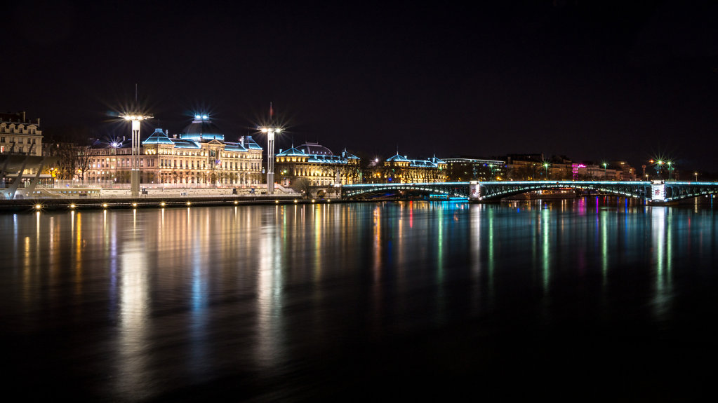 Le Rhône de nuit